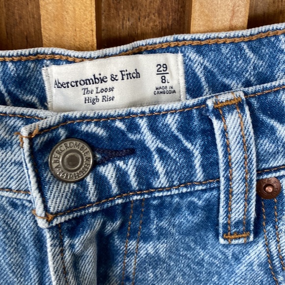 A&F The Loose High Rise Jeans. 29/8L - Picture 6 of 8